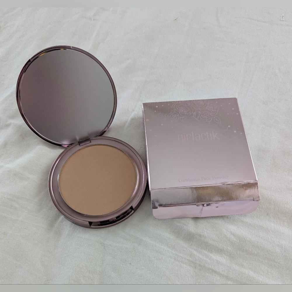 NWB Girlactik Luminous Face Powder